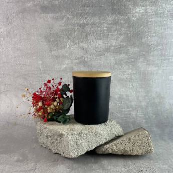 Матова склянка чорного кольору з бамбуковою кришкою 200 мл